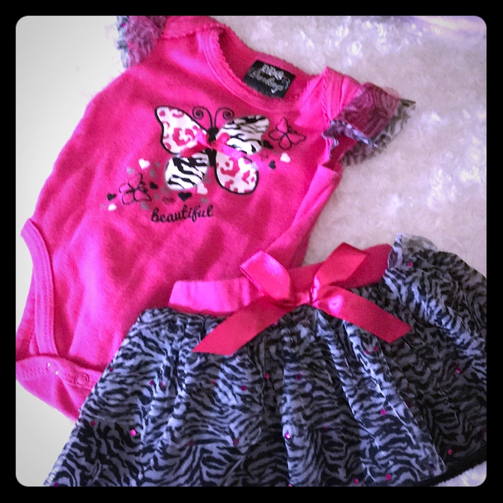 0-3 mos Outfit with Skirt and Onesie